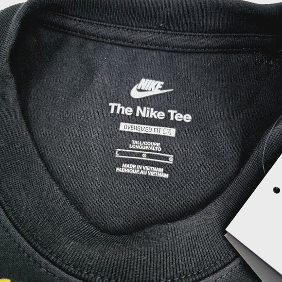 The Nike Tee Sportswear Graphic Oversized Fit Top - Picture 7 of 9